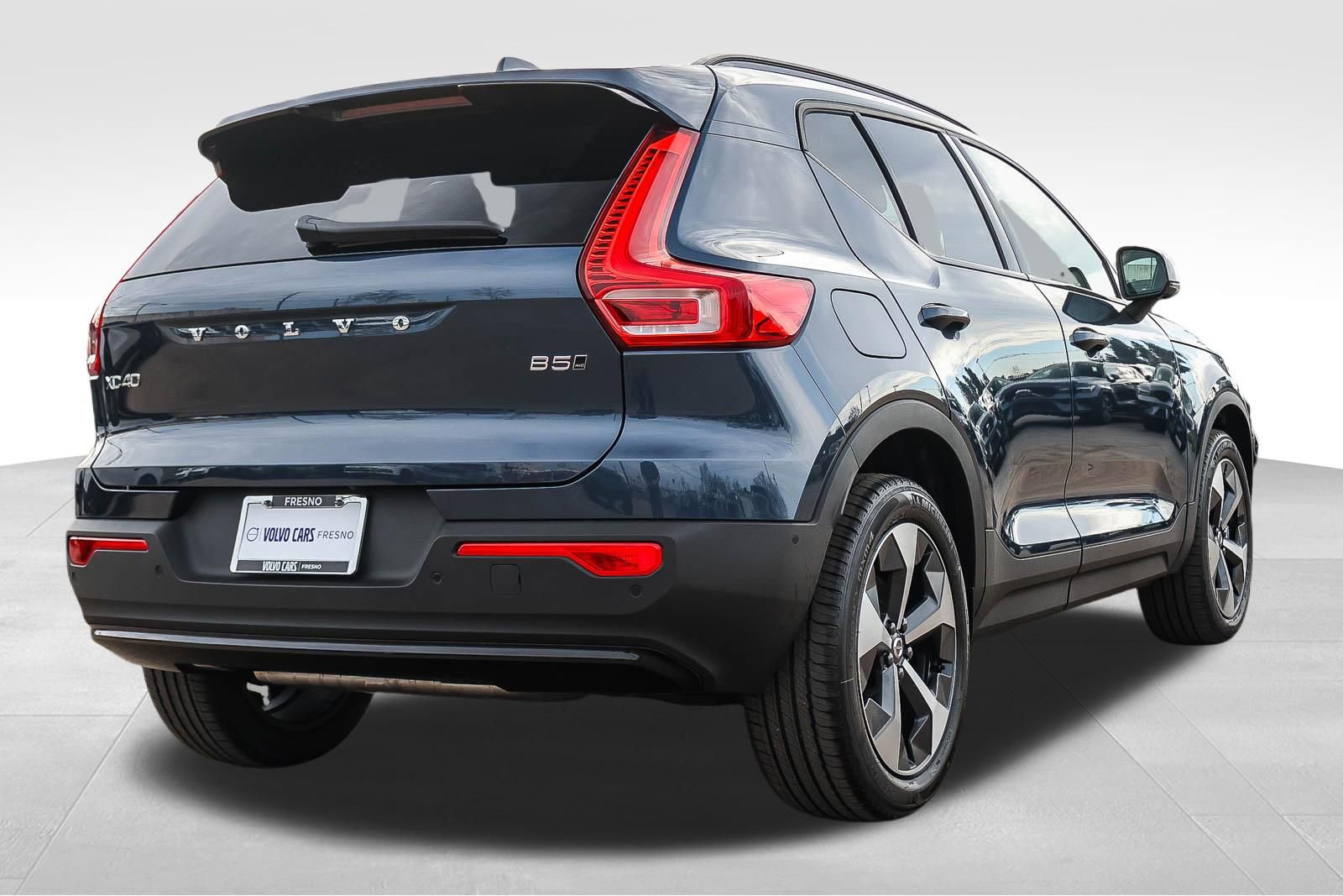 New 2026 Volvo XC40 B5 Plus w/ Protection Package Premier AWD/4WD image 5