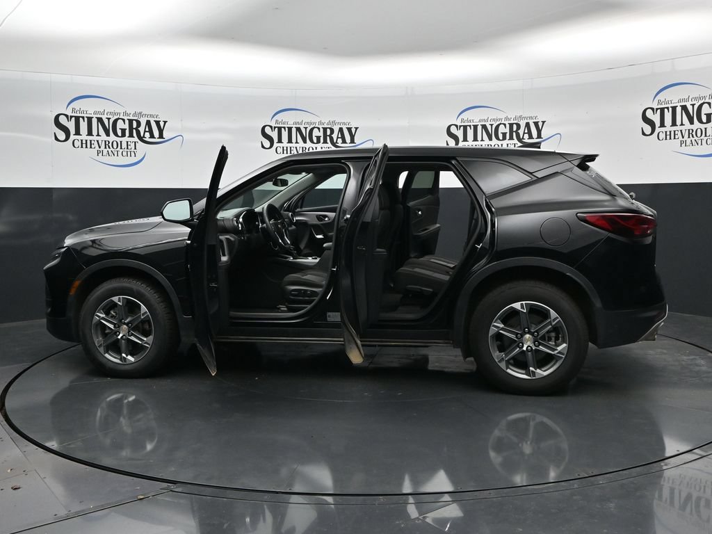 Used 2025 Chevrolet Blazer LT AWD/4WD image 37