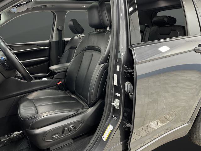 Used 2022 Jeep Grand Cherokee Limited image 4