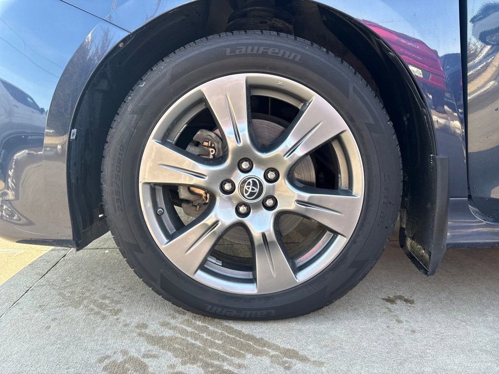 Used 2019 Toyota Sienna SE image 31
