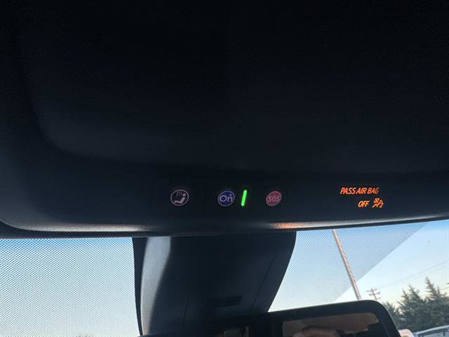 Used 2022 Chevrolet Suburban LT w/ Luxury Package image 18