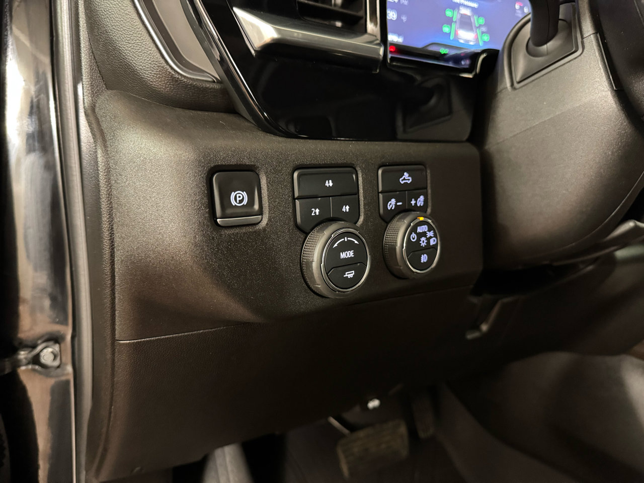 Used 2024 Chevrolet Silverado 2500 LT w/ Convenience Package image 17