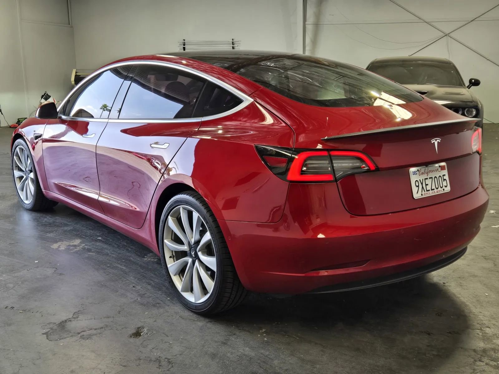Used 2018 Tesla Model 3 Mid Range RWD image 2