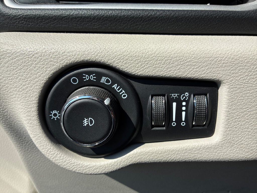 Used 2023 Chrysler Pacifica Touring-L FWD image 20
