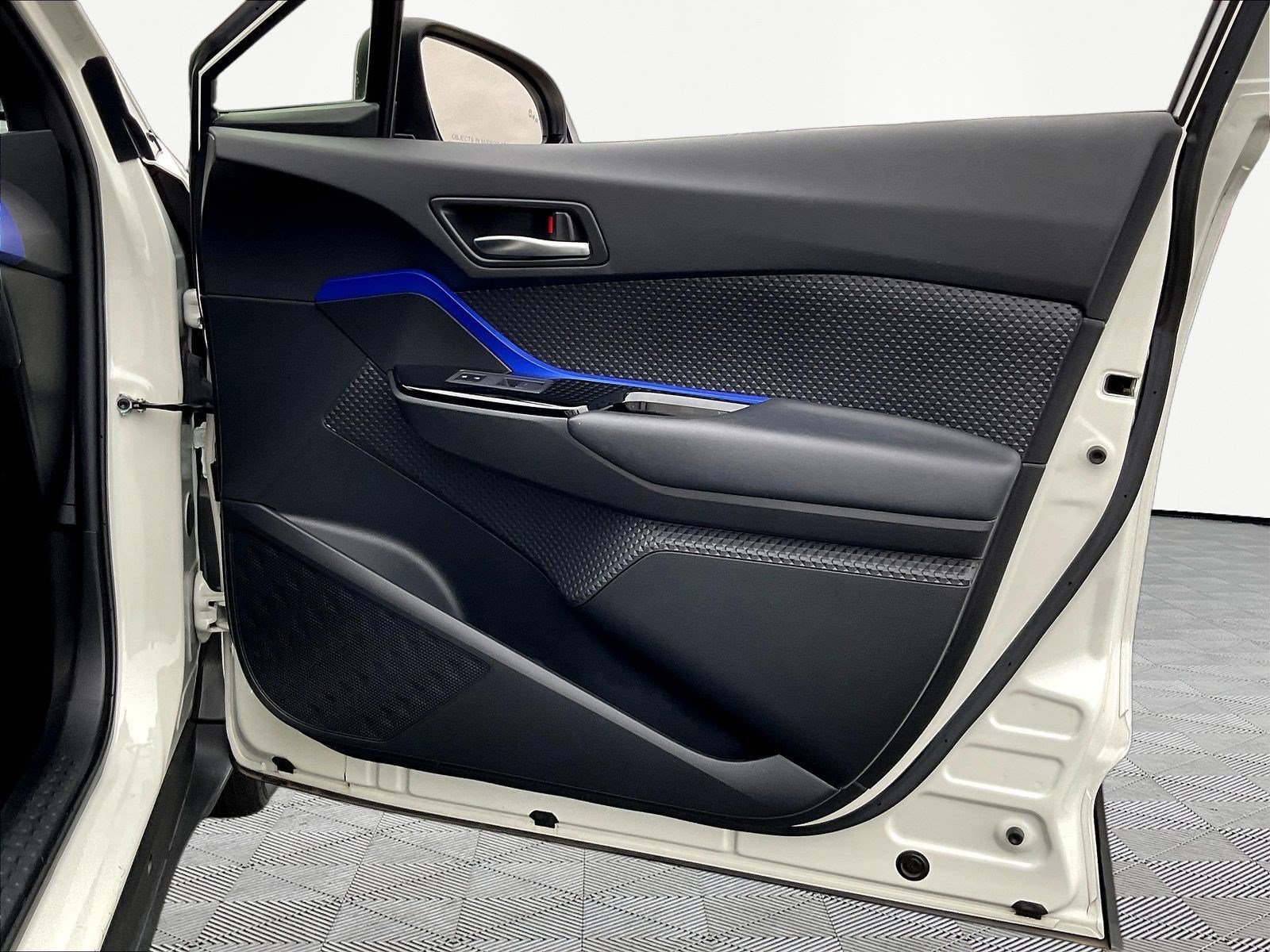 Used 2021 Toyota C-HR XLE FWD image 26