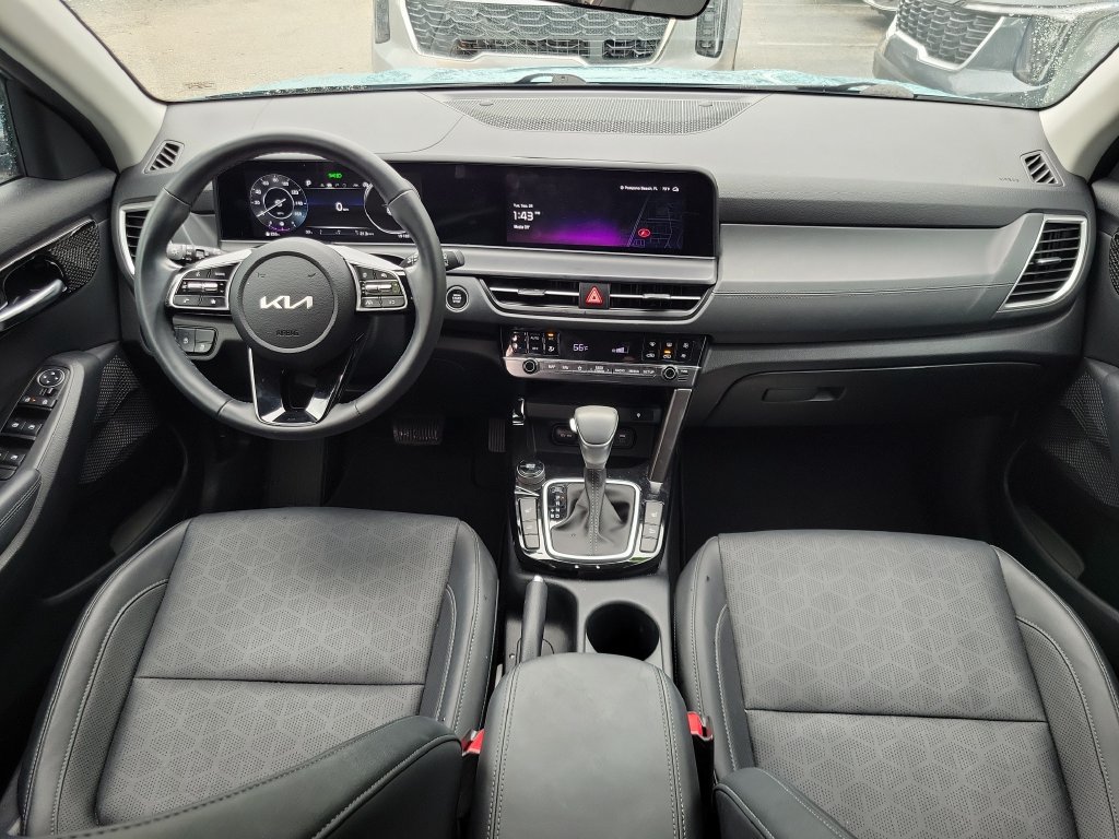 Certified 2024 Kia Seltos EX FWD image 3