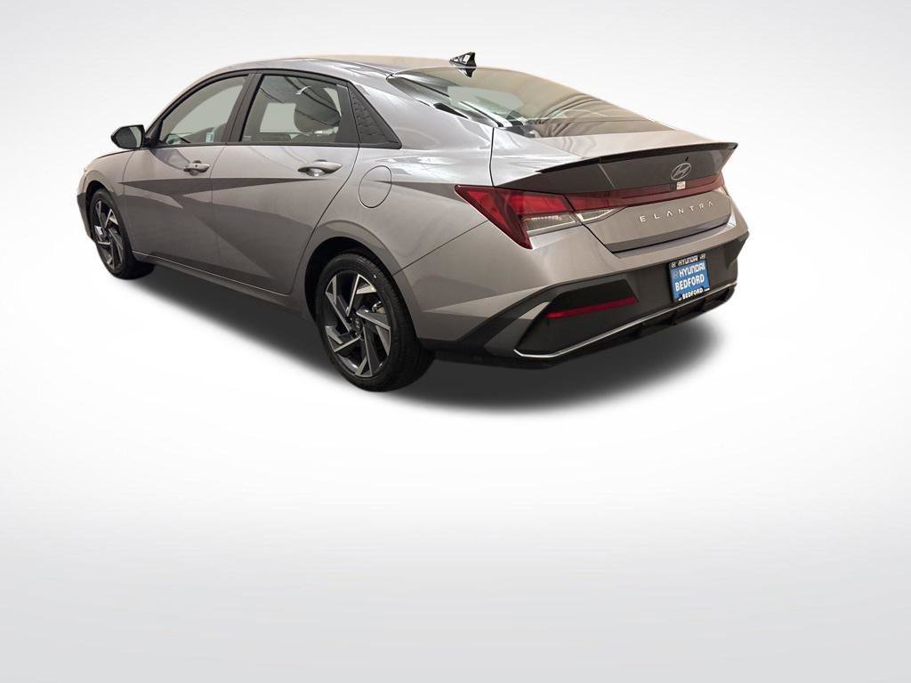 New 2025 Hyundai Elantra Sport image 7