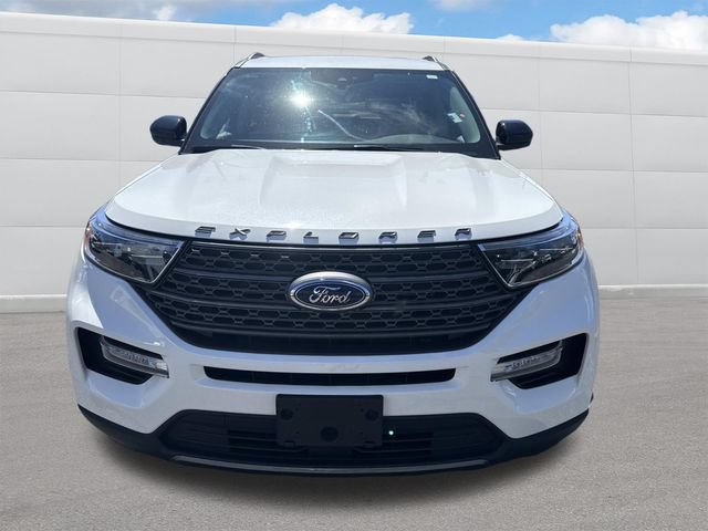 Used 2023 Ford Explorer XLT w/ Equipment Group 202A AWD/4WD image 15