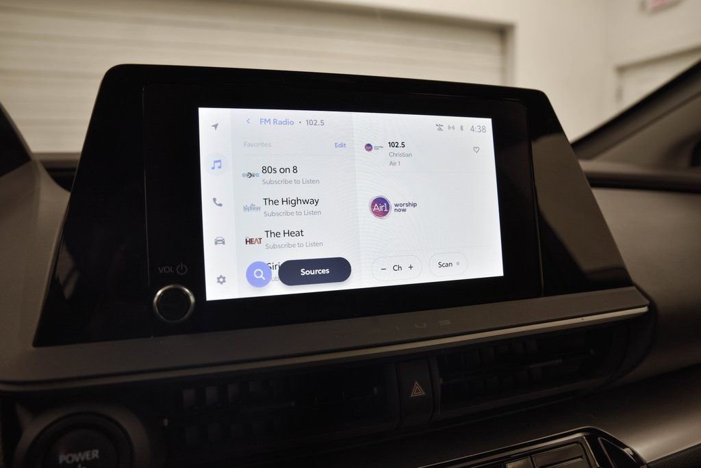 Used 2023 Toyota Prius LE image 18