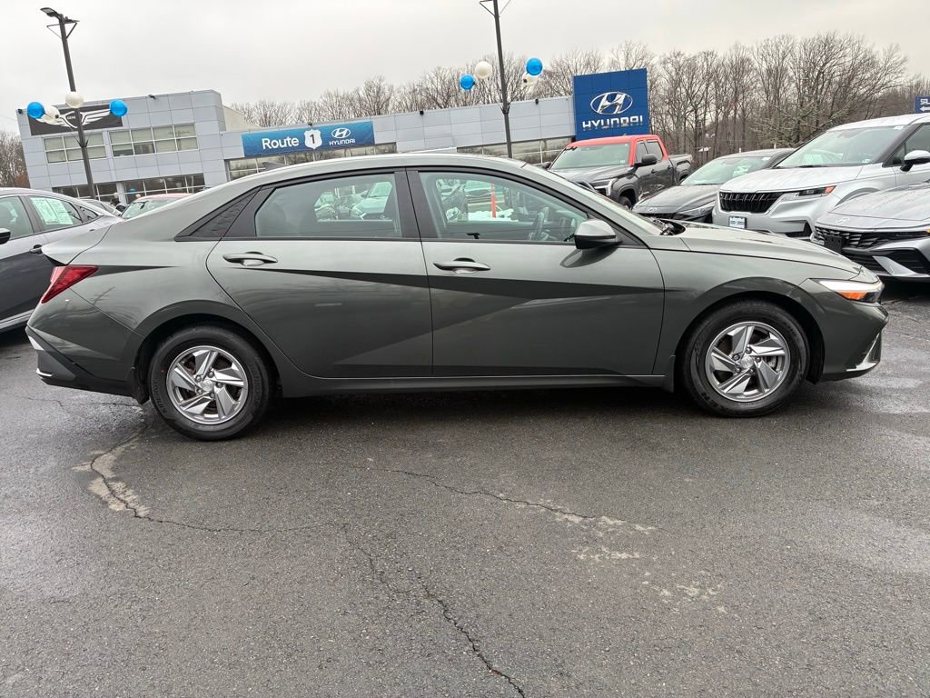 Used 2024 Hyundai Elantra SE image 8