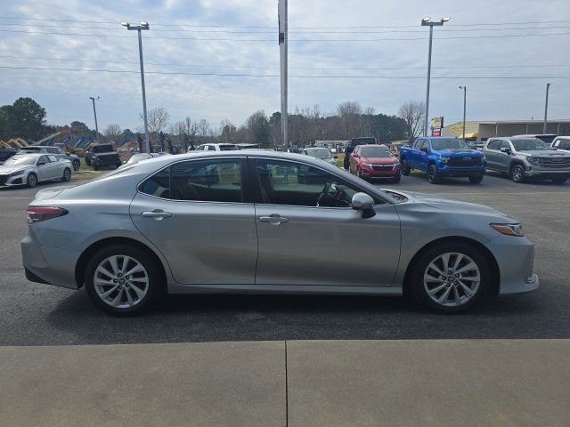 Used 2023 Toyota Camry LE image 6