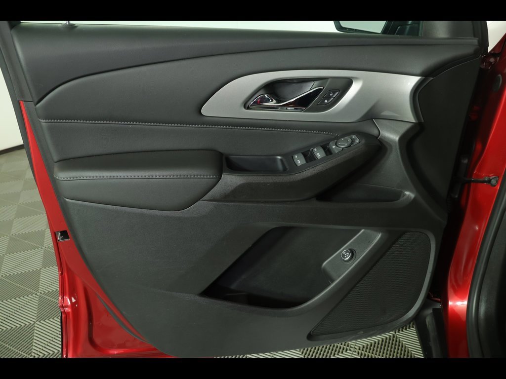 Used 2023 Chevrolet Traverse LT image 23