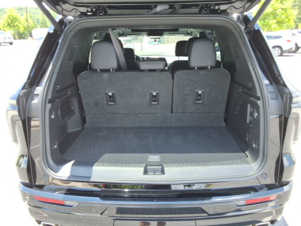 Certified 2025 Chevrolet Traverse High Country FWD image 16