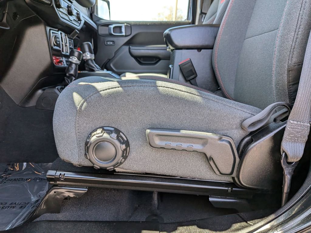 Used 2025 Jeep Wrangler Unlimited Rubicon image 16