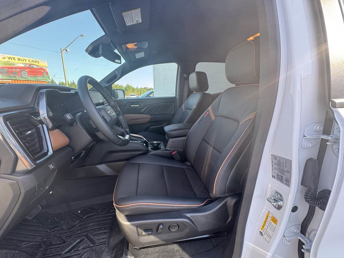 Used 2025 GMC Canyon AT4 w/ AT4 Premium Package AWD/4WD image 7