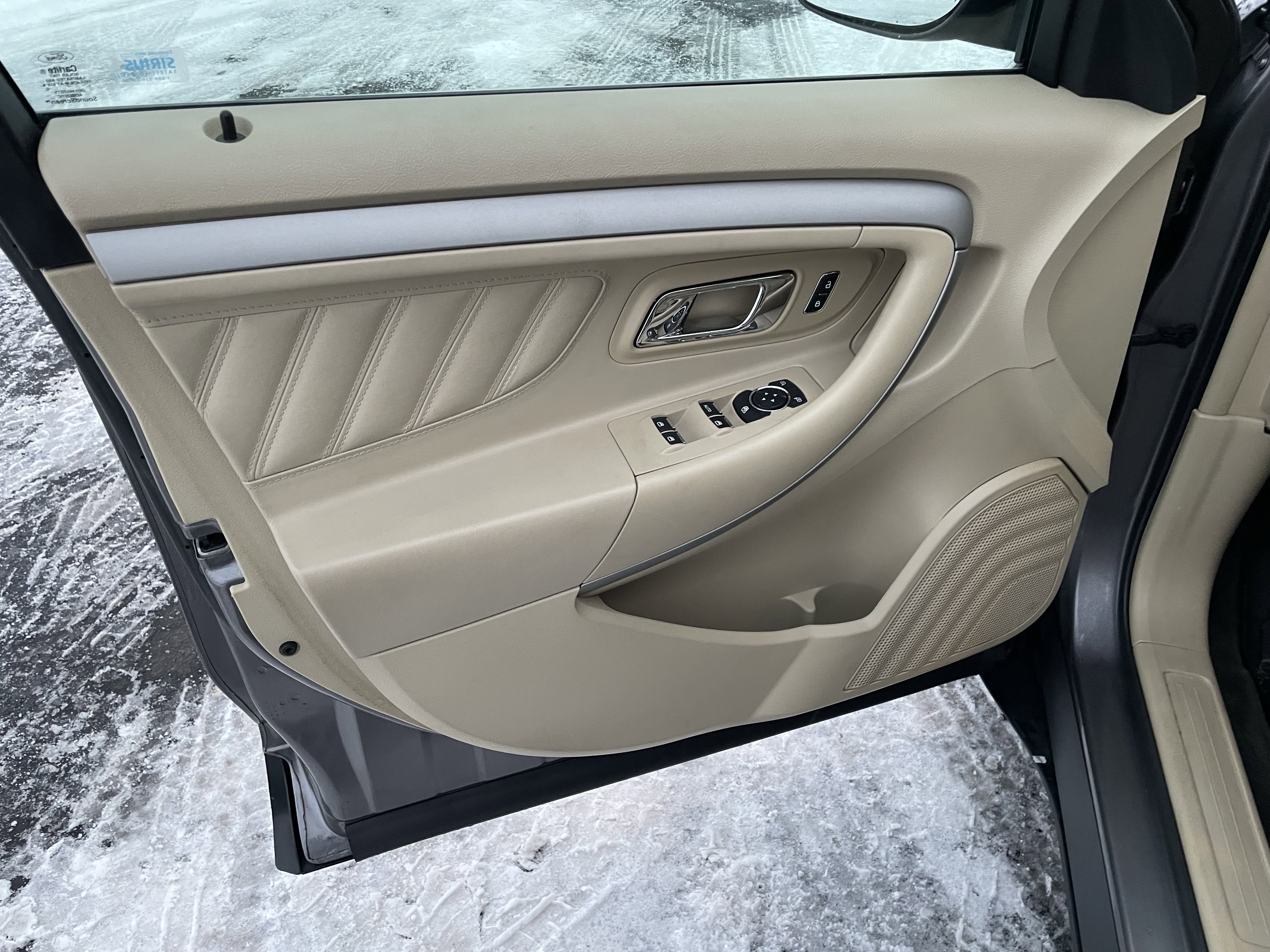 Used 2014 Ford Taurus SEL w/ Equipment Group 201A image 11