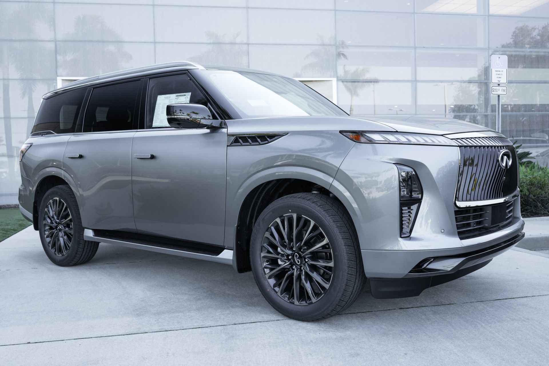 New 2026 INFINITI QX80 Autograph AWD/4WD image 3