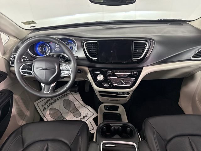 Used 2023 Chrysler Pacifica Touring-L image 23