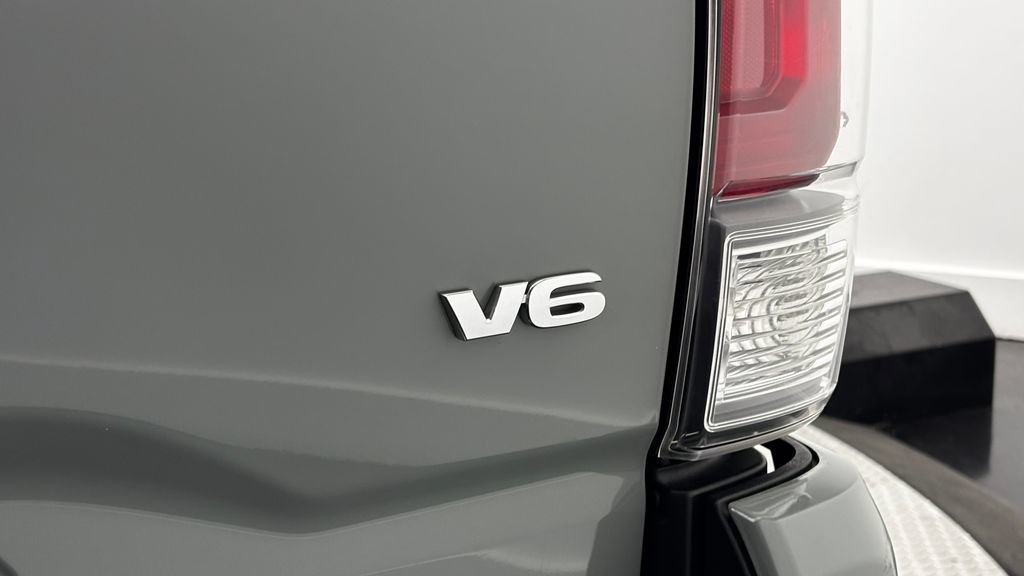Used 2022 Toyota Tacoma TRD Sport AWD/4WD image 11