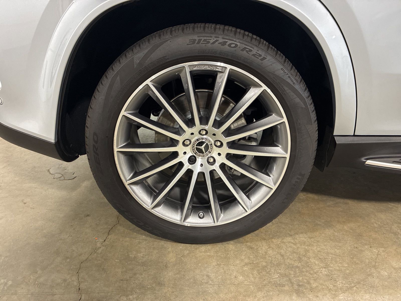 Used 2025 Mercedes-Benz GLE 450 4MATIC w/ AMG Line Exterior image 8