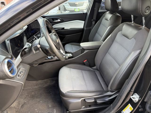 Used 2025 Chevrolet Trax LT w/ Driver Confidence Package image 13