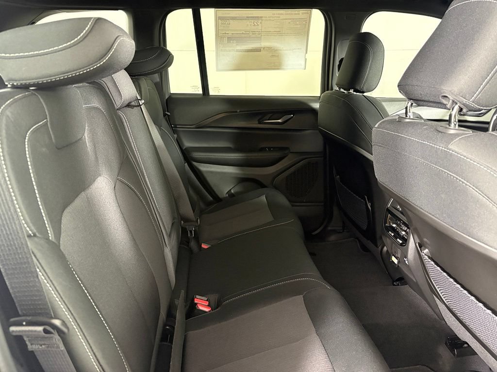 New 2027 Jeep Grand Cherokee Laredo X RWD image 17