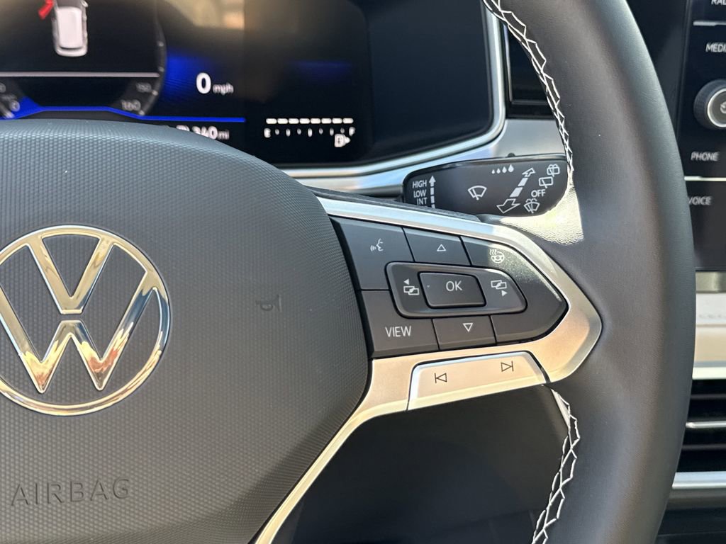 New 2025 Volkswagen Taos SE image 28