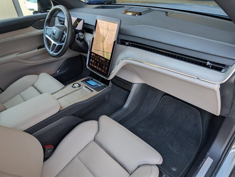 Used 2025 Volvo EX90 Plus AWD/4WD image 4