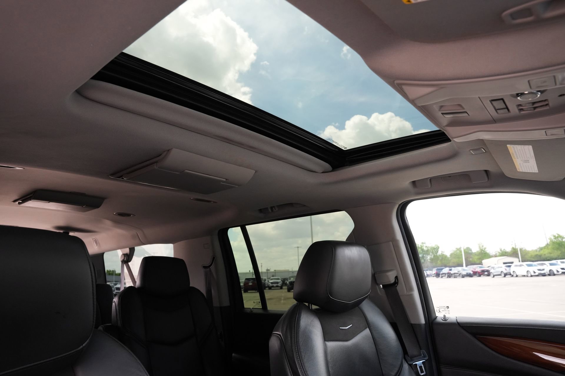 Used 2018 Cadillac Escalade ESV Luxury image 27