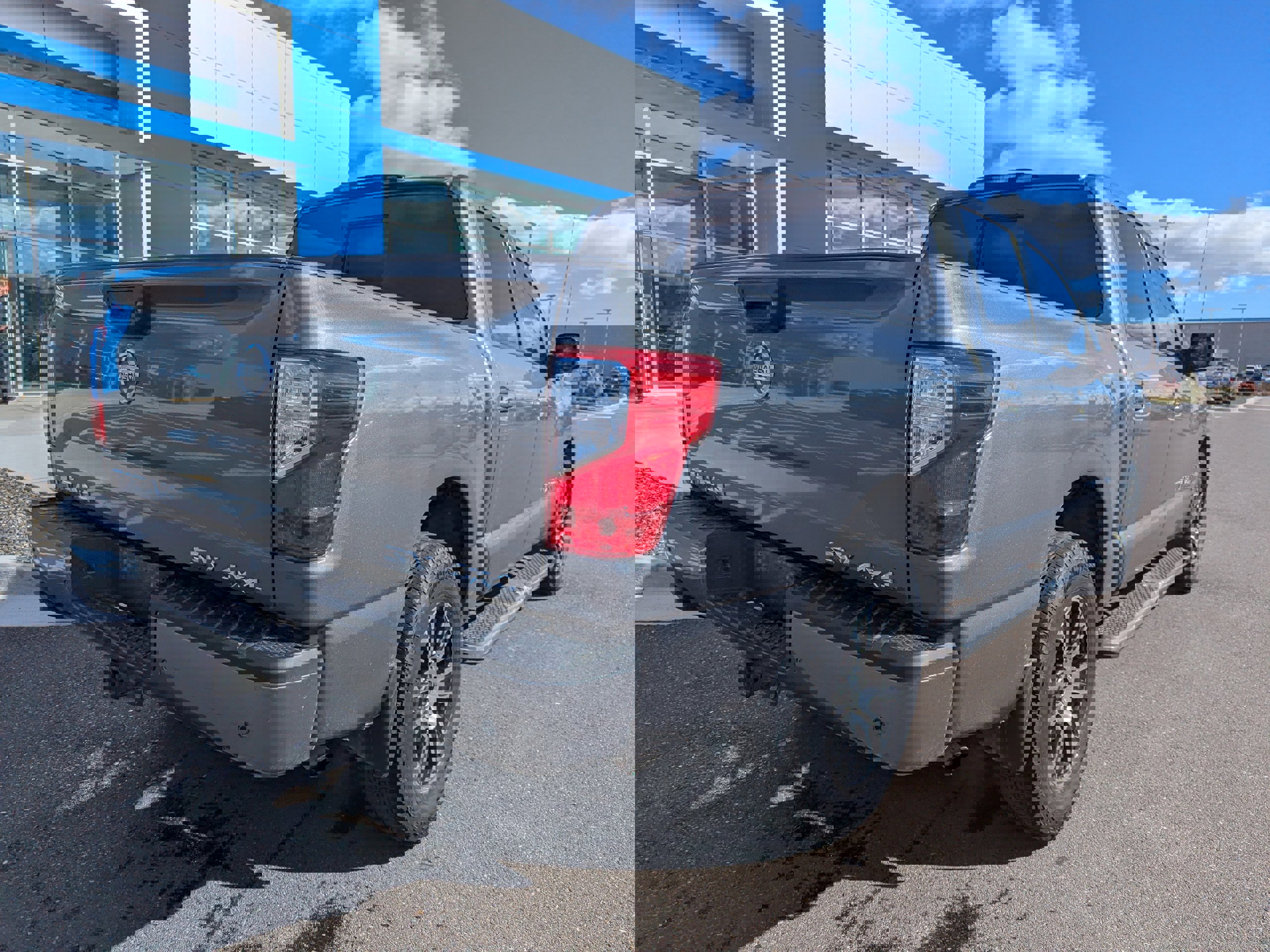 Used 2020 Nissan Titan SV w/ SV Convenience Package image 35