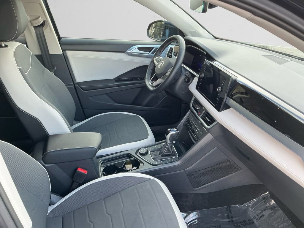 Used 2025 Volkswagen Taos SE w/ Panoramic Sunroof Package image 15
