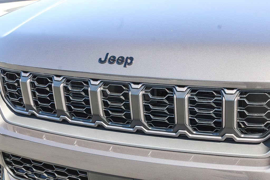 New 2026 Jeep Grand Cherokee Limited w/ Limited Altitude Package RWD image 6