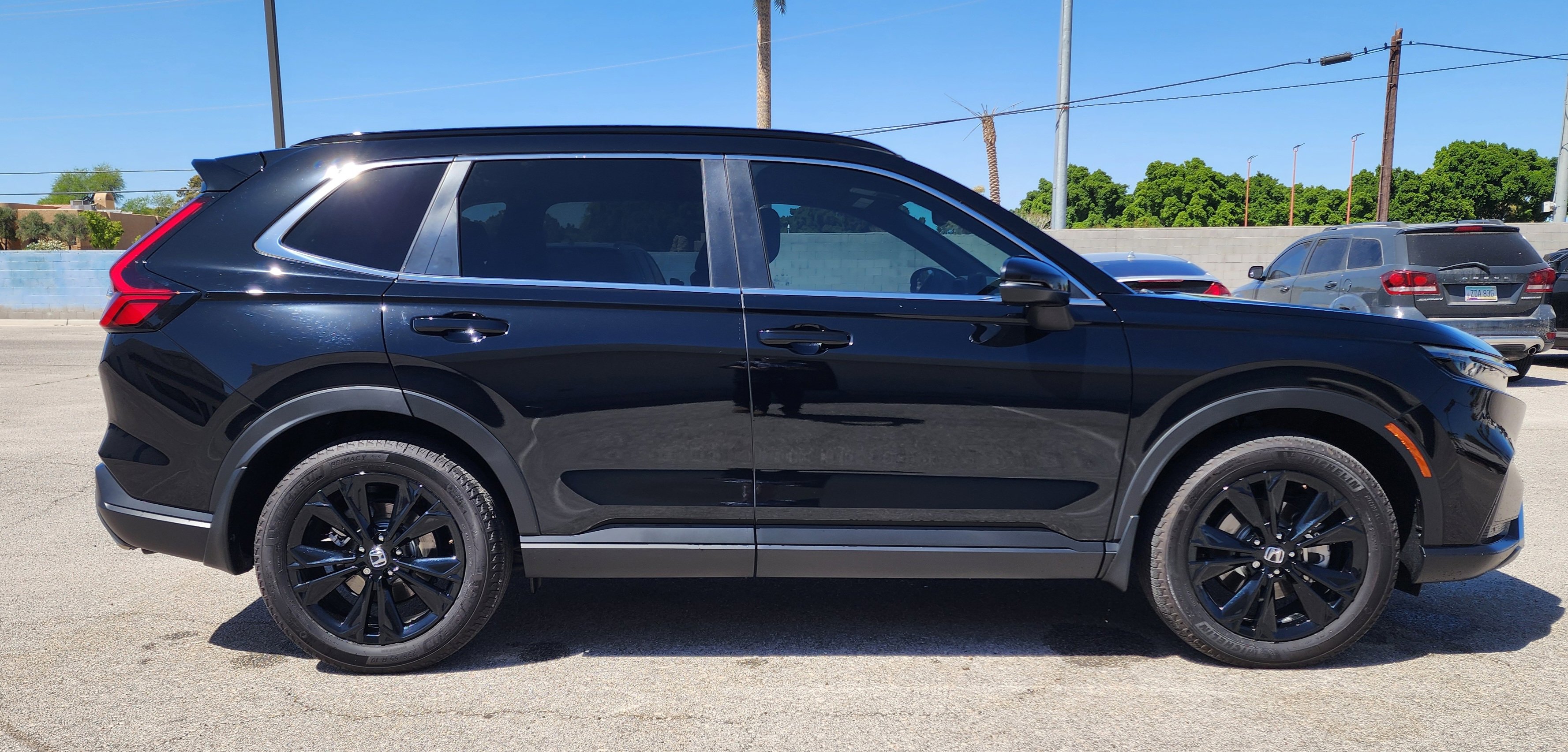 Used 2025 Honda CR-V Sport Touring image 4