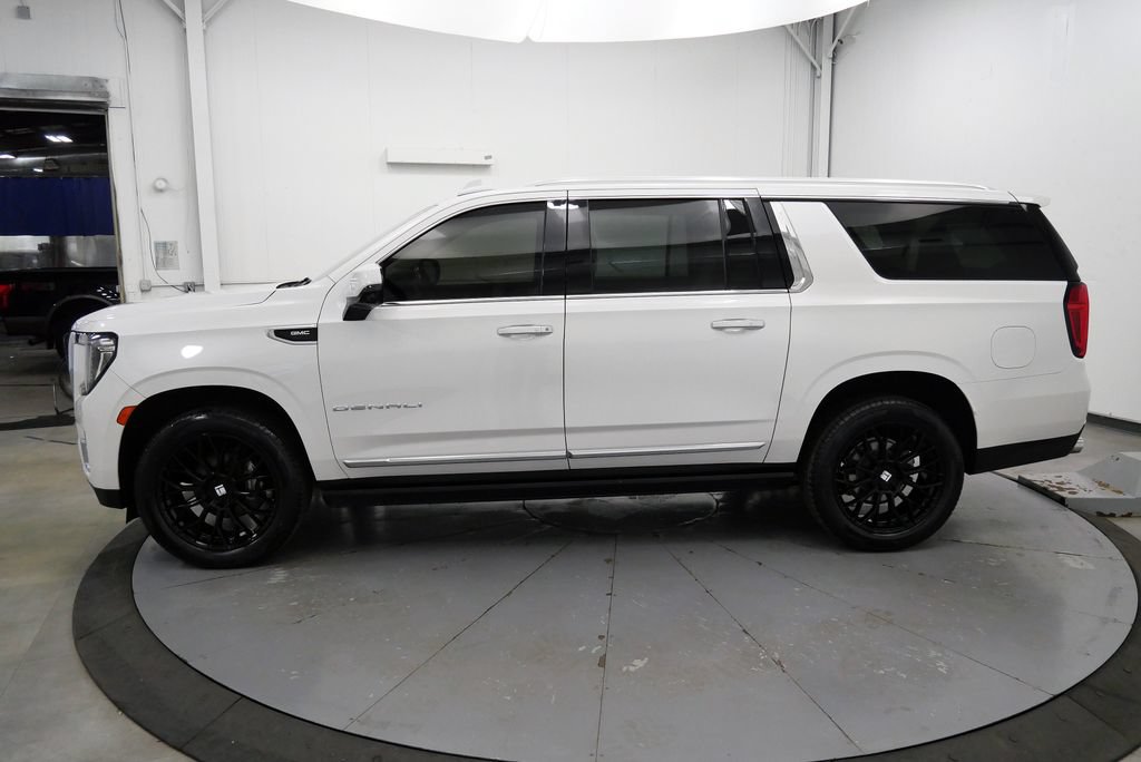 Used 2023 GMC Yukon XL Denali AWD/4WD image 4