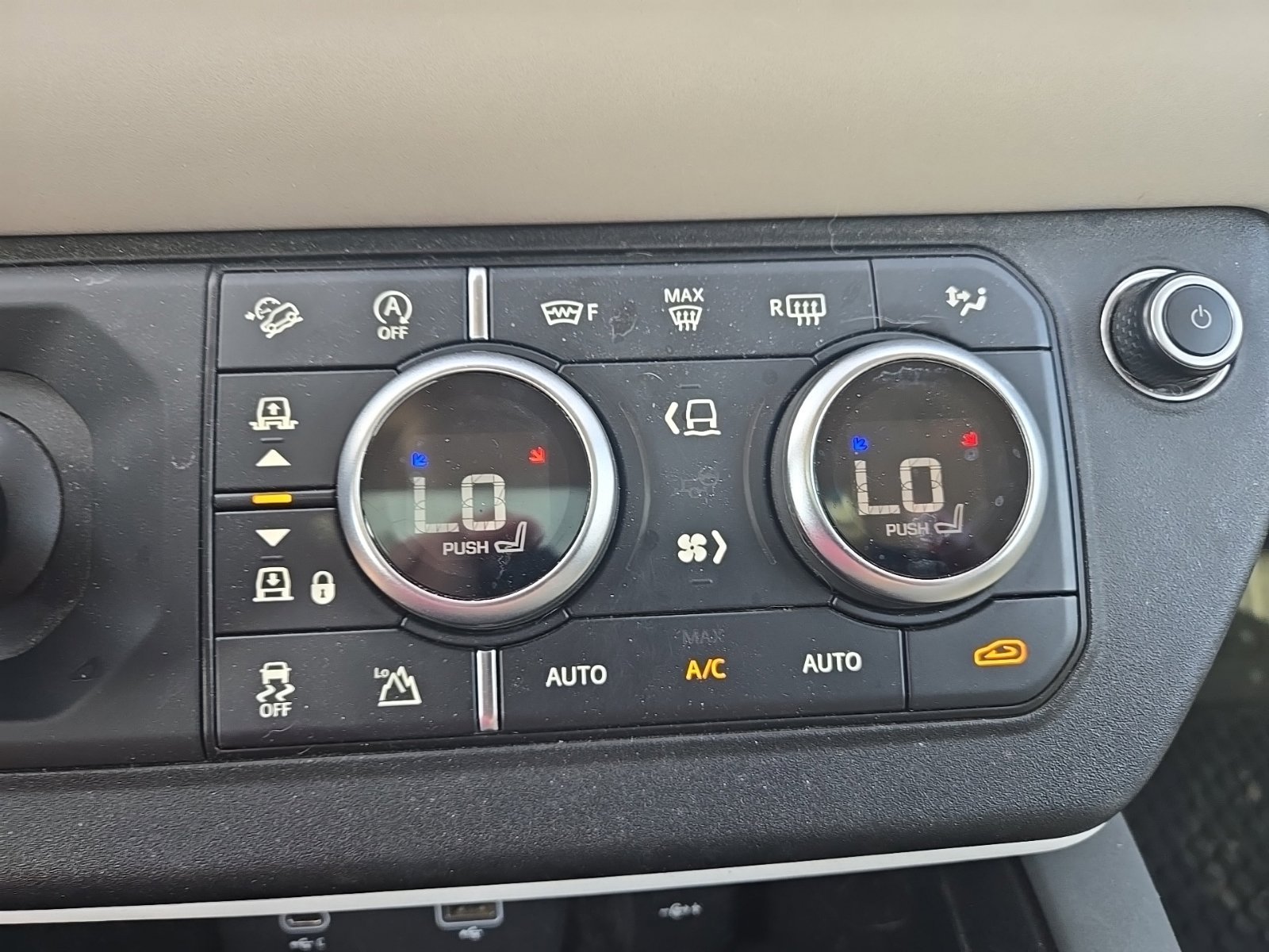 Used 2022 Land Rover Defender 110 SE AWD/4WD image 15