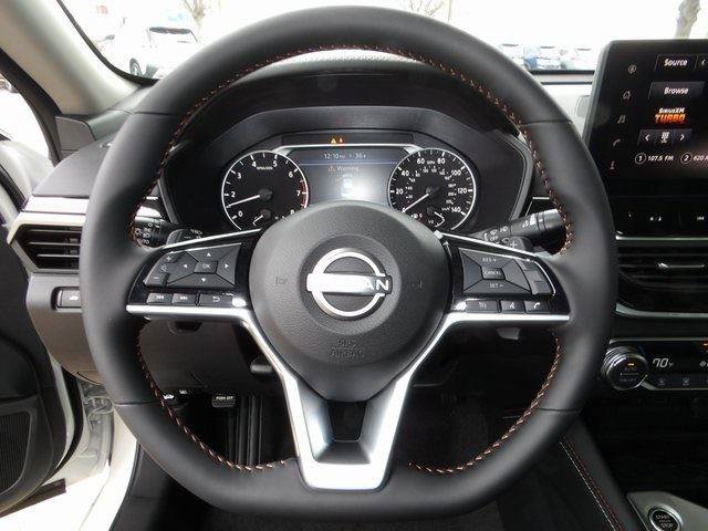 Used 2025 Nissan Altima 2.5 SR w/ SR Premium Package FWD image 29