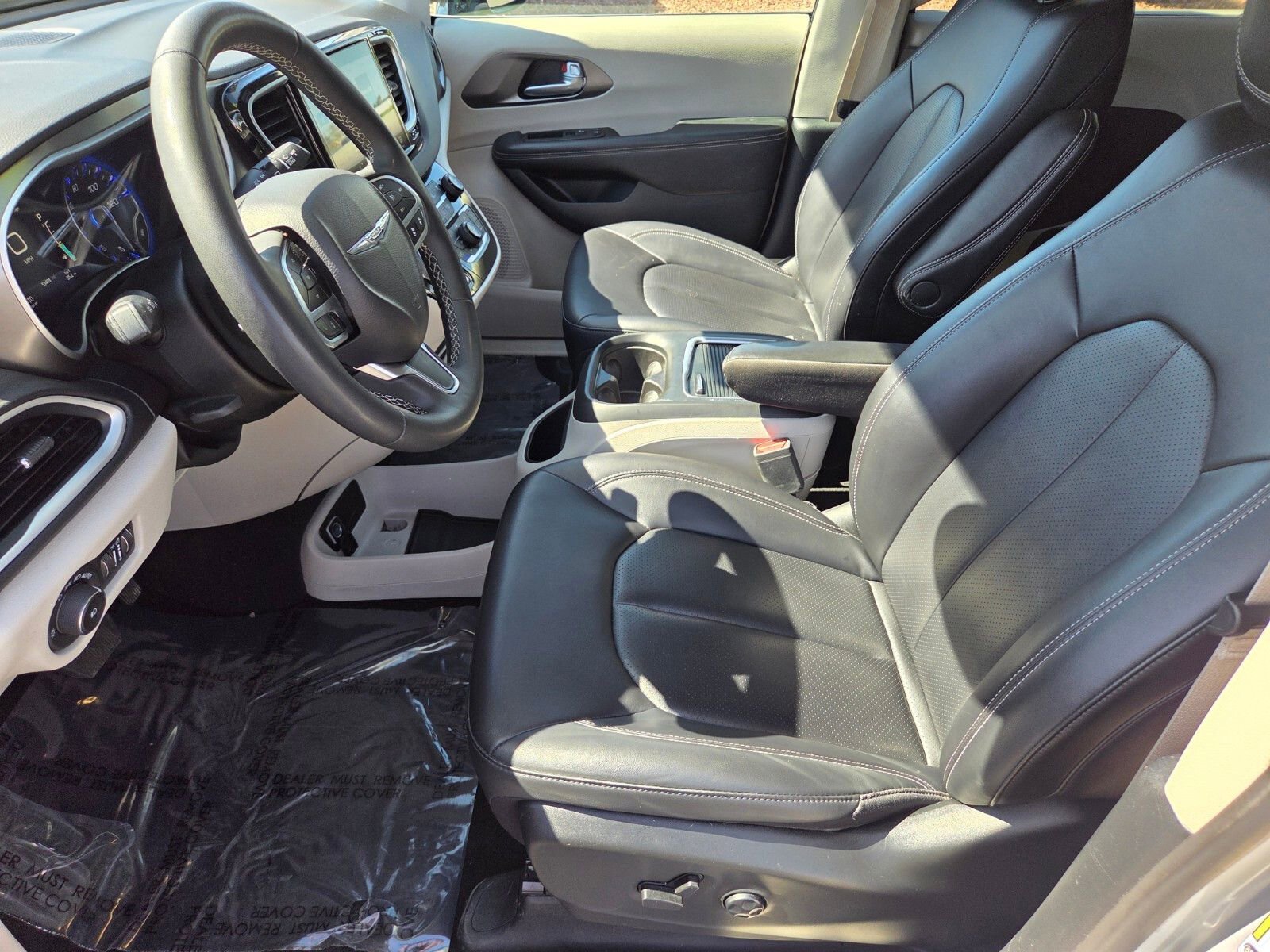 Used 2024 Chrysler Pacifica Touring-L FWD image 10