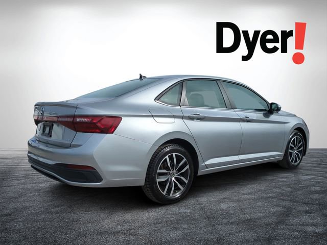 Used 2025 Volkswagen Jetta SE FWD image 3