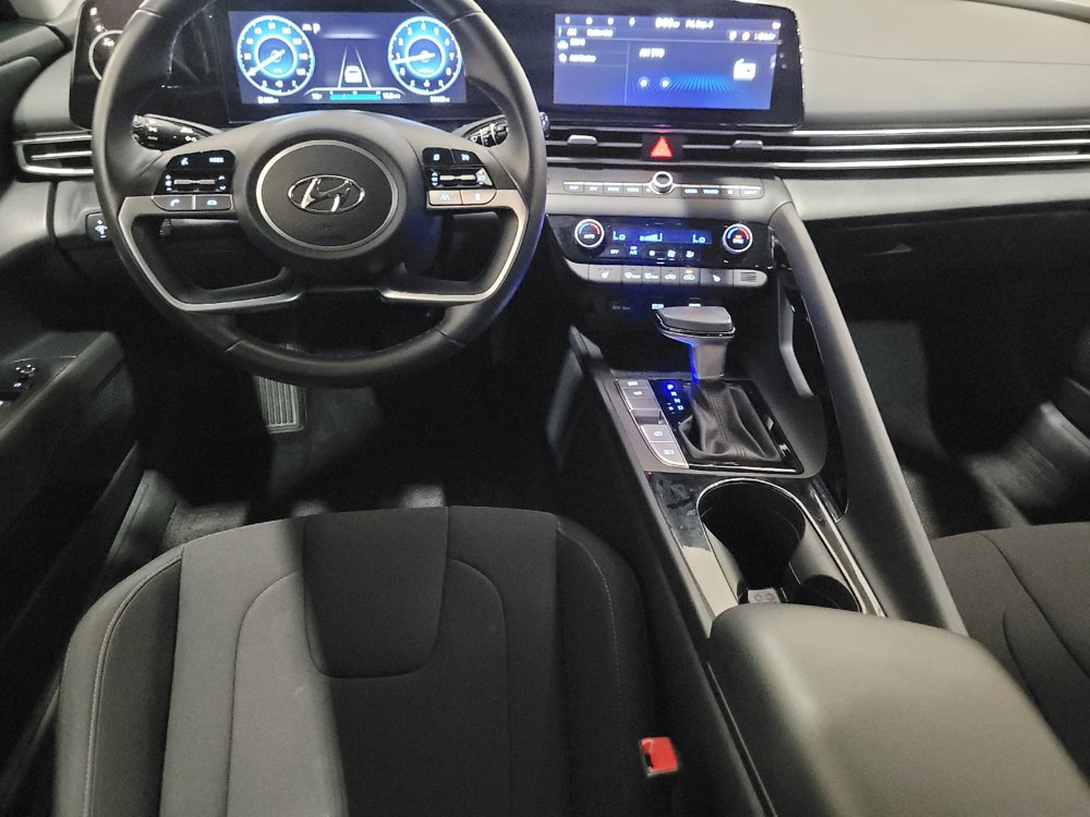 Used 2023 Hyundai Elantra SEL w/ Convenience Package FWD image 22