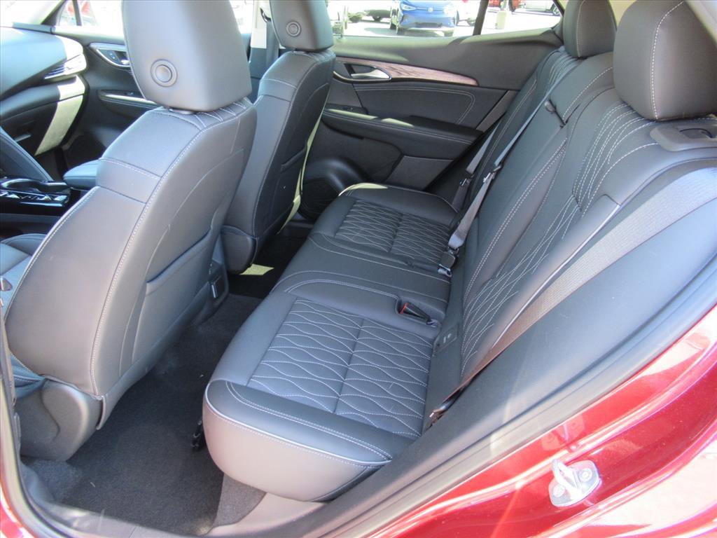 Used 2023 Buick Envision Avenir image 33