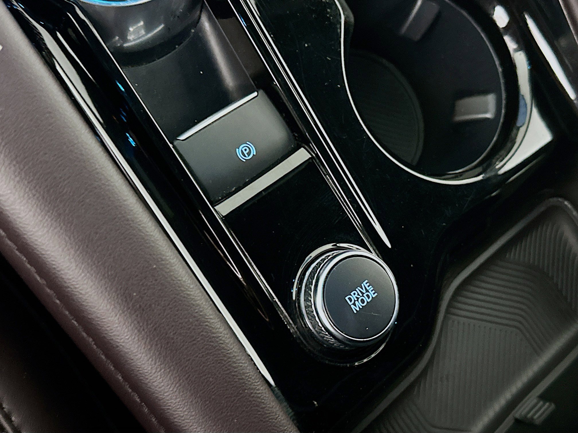 Used 2025 Ford Explorer Platinum w/ LUX Leather Package AWD/4WD image 25