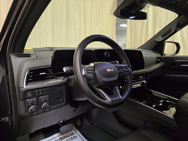 Used 2025 Chevrolet Suburban LS AWD/4WD image 17