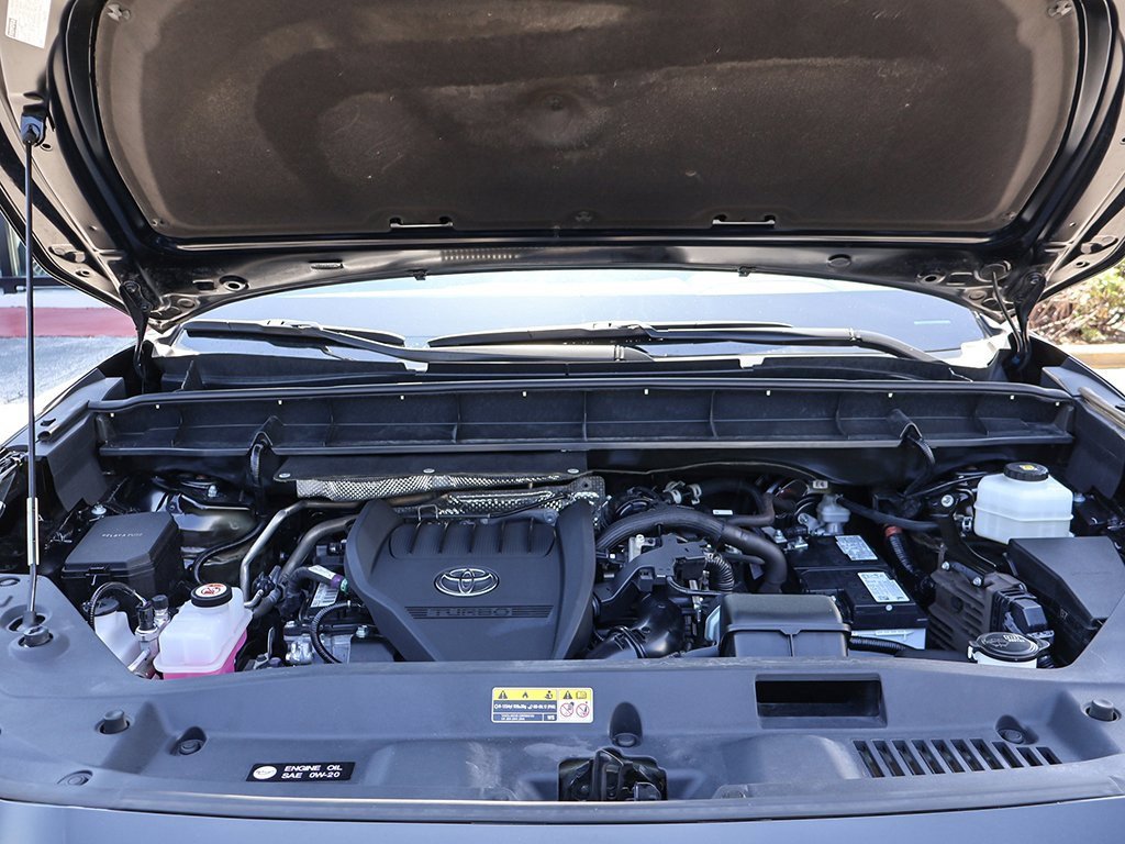 Used 2024 Toyota Highlander LE image 18