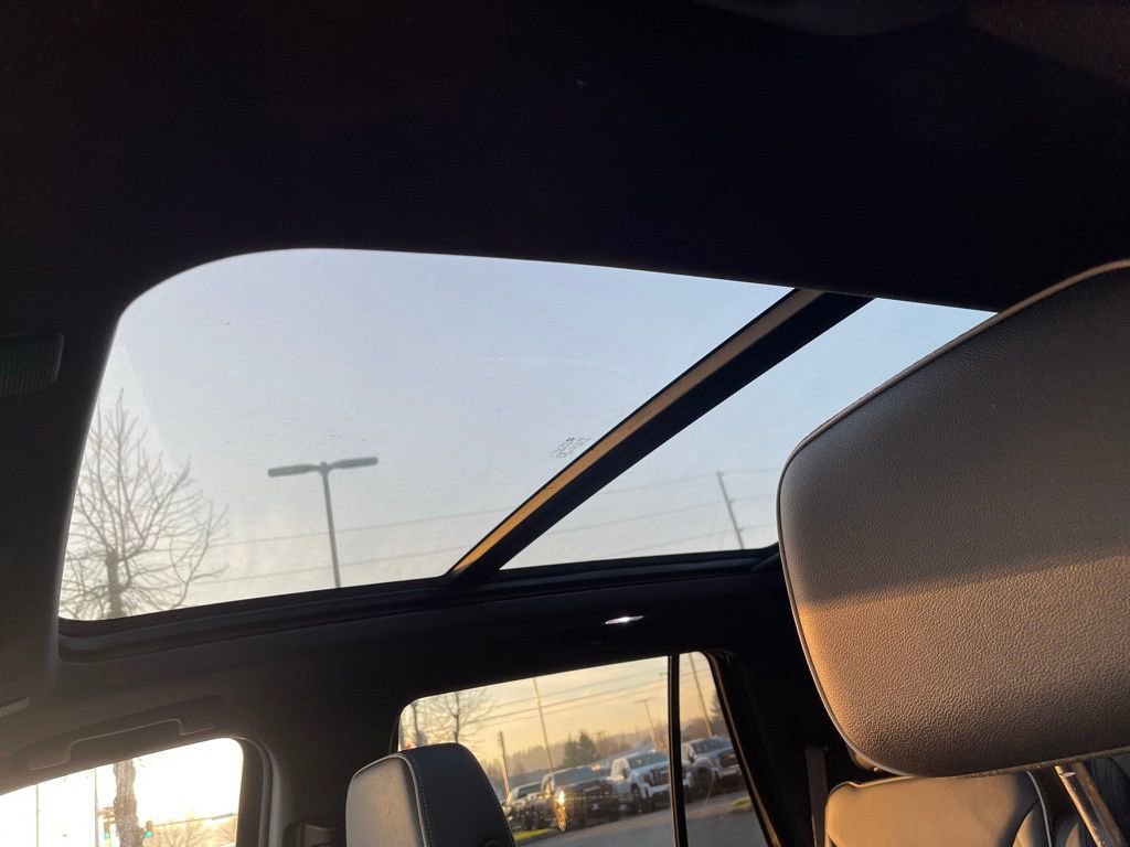 Used 2021 GMC Yukon SLT w/ SLT Premium Package image 7