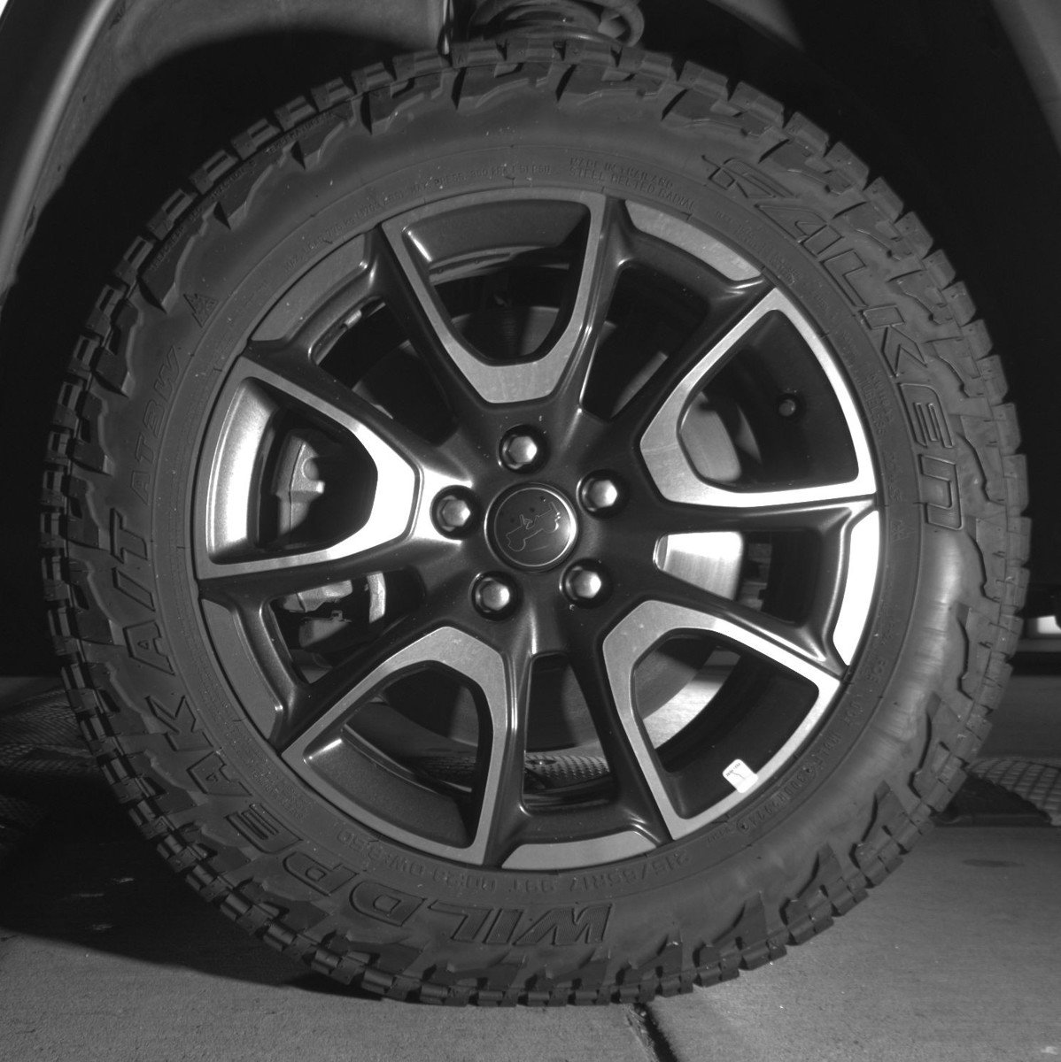 Used 2025 Jeep Compass Trailhawk image 12