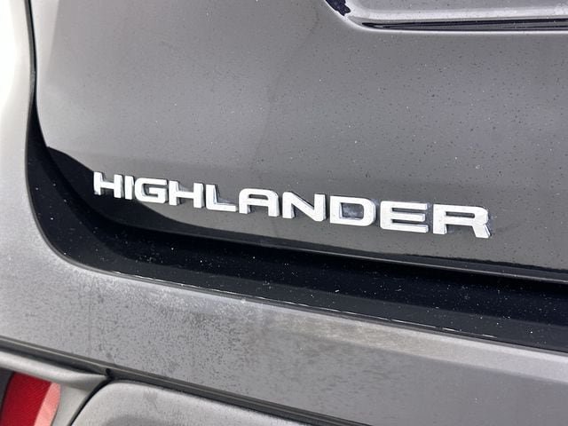 Used 2023 Toyota Highlander XLE AWD/4WD image 33