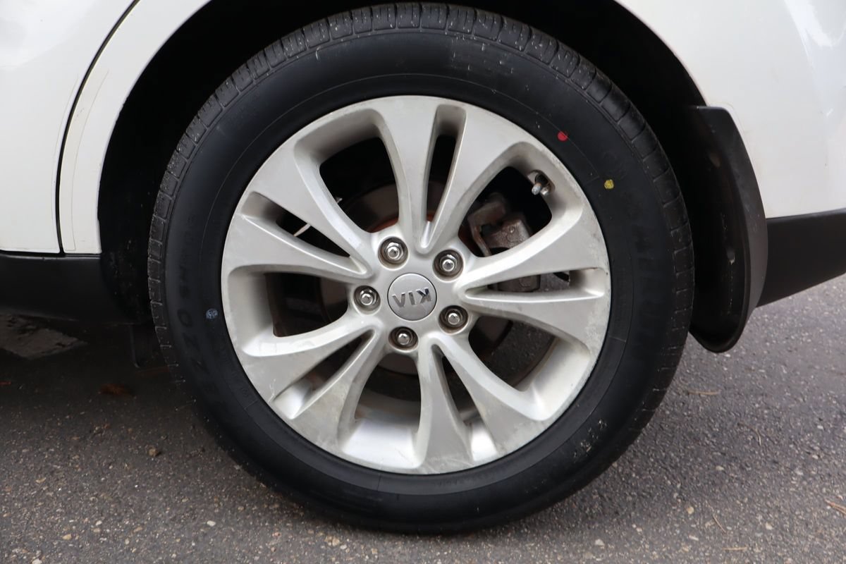 Used 2015 Kia Soul + FWD image 41