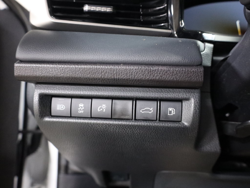 Used 2025 Toyota Camry XSE FWD image 9