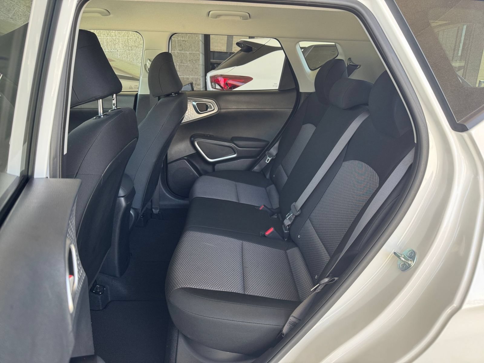 Used 2025 Kia Soul LX w/ LX Technology Package FWD image 23