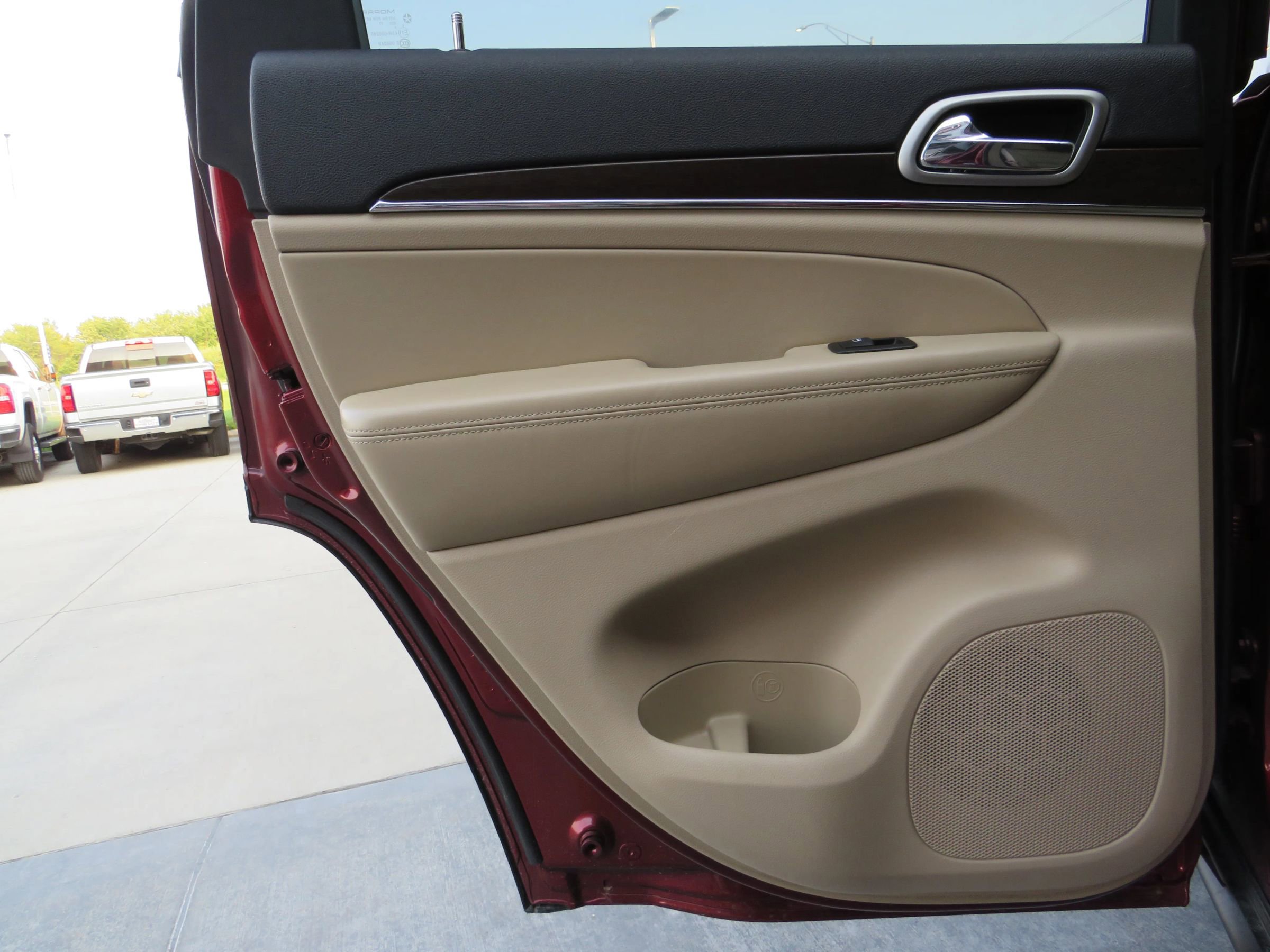 Used 2018 Jeep Grand Cherokee Limited image 48